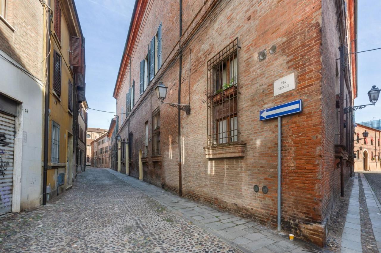 Central Ferrara Apartment ภายนอก รูปภาพ